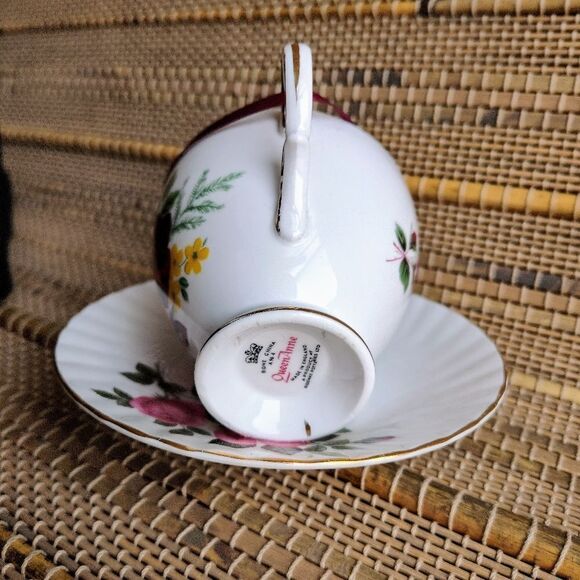 Vintage Queen's Fine Bone China Tea Cup Set - Picture 4 of 9